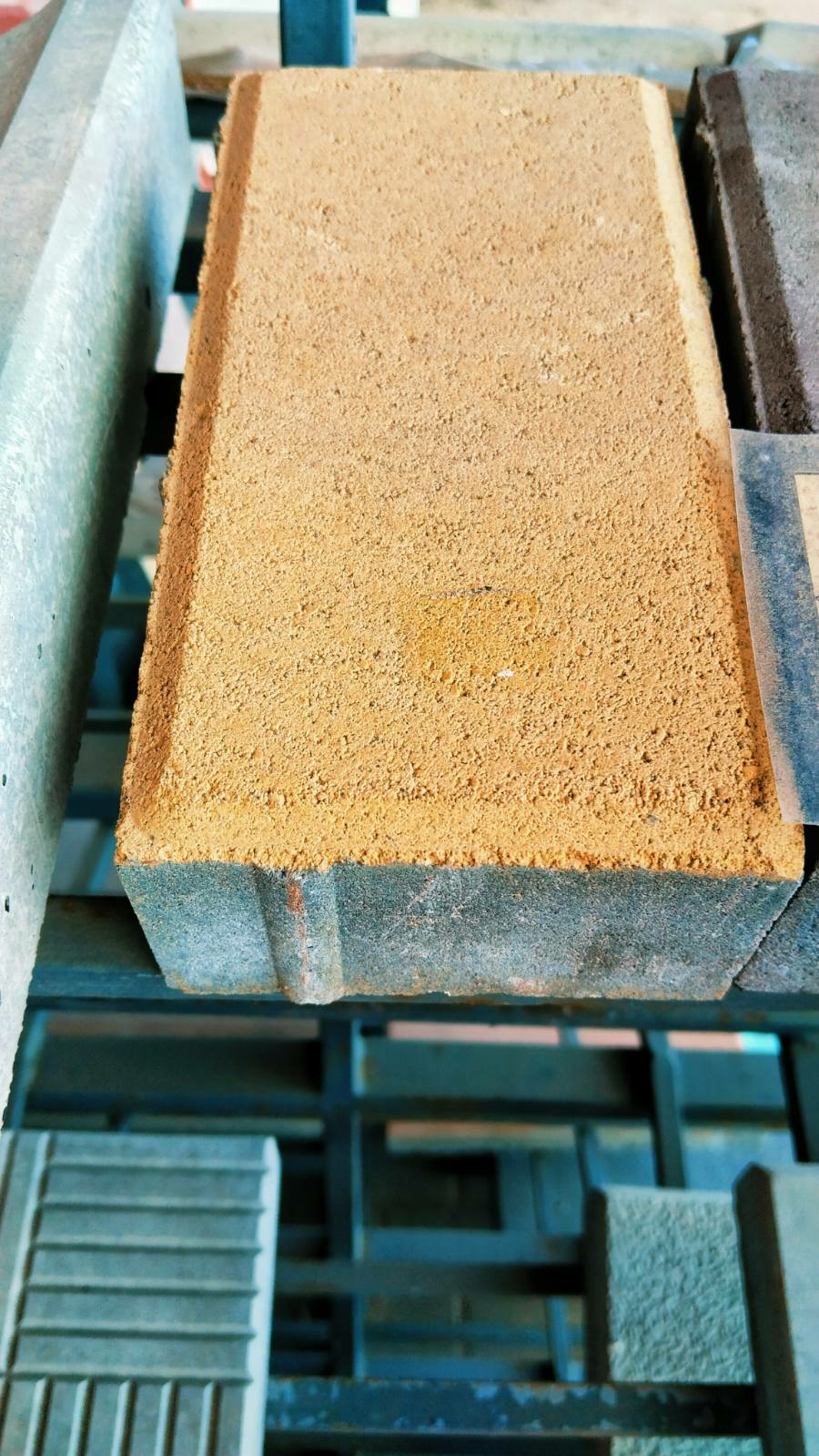 Плитка тротуарная кирпичик 200х100х60мм П20.10.6 В25 (Беларусь)