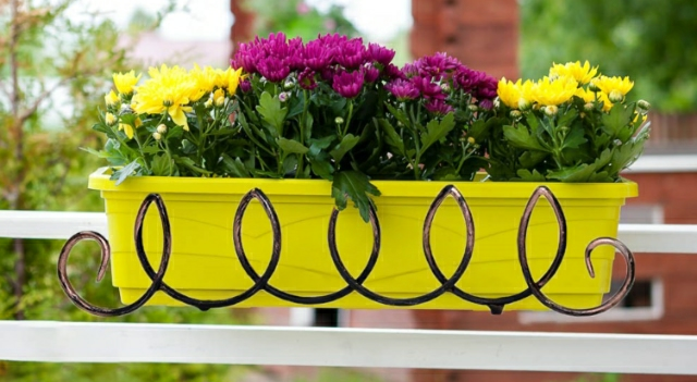 Как прикрепить балконные ящики для цветов? Как прикрепить балконные ящики для цветов?