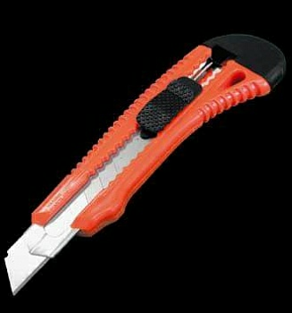 Нож универсальный упрочненный 18мм