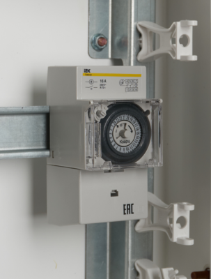 Таймер ТЭМ181 аналоговый  16А 230В на DIN-рейку IEK (Китай)