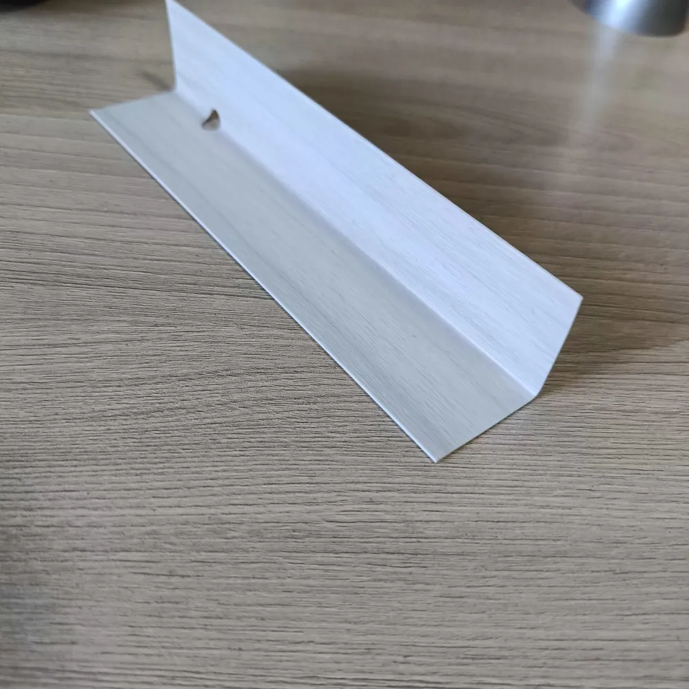 Угол 20х20мм 2,7м Идеал (Россия)