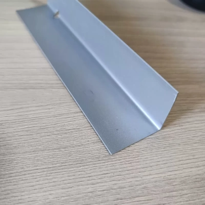 Угол 40х40мм 2,7м Металлик серебристый 081 Идеал (Россия)