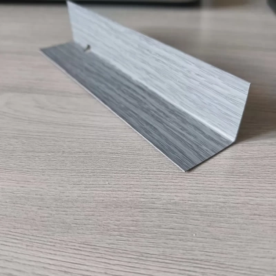 Угол 40х40мм 2,7м Дуб пепельный 210 Идеал (Россия)