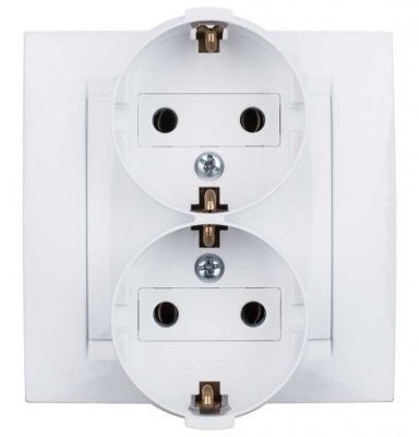 Сдвоенная розетка 2Р+Е с заземлением SCHUKO 